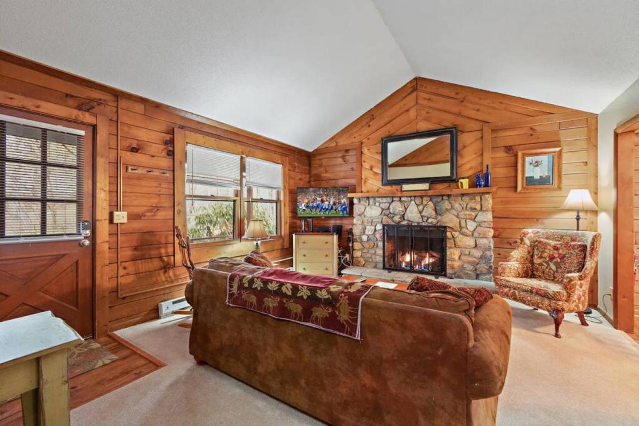 Classic Log Cabin With Fireplace On Quiet River Blowing Rock Exterior foto