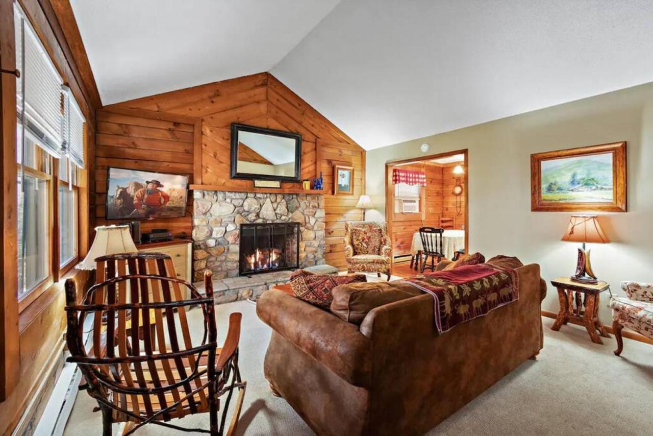 Classic Log Cabin With Fireplace On Quiet River Blowing Rock Exterior foto